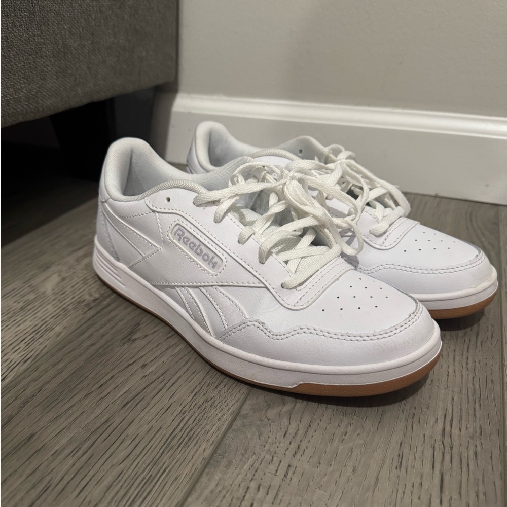 Reebok women’s white everyday sneakers size 7.5